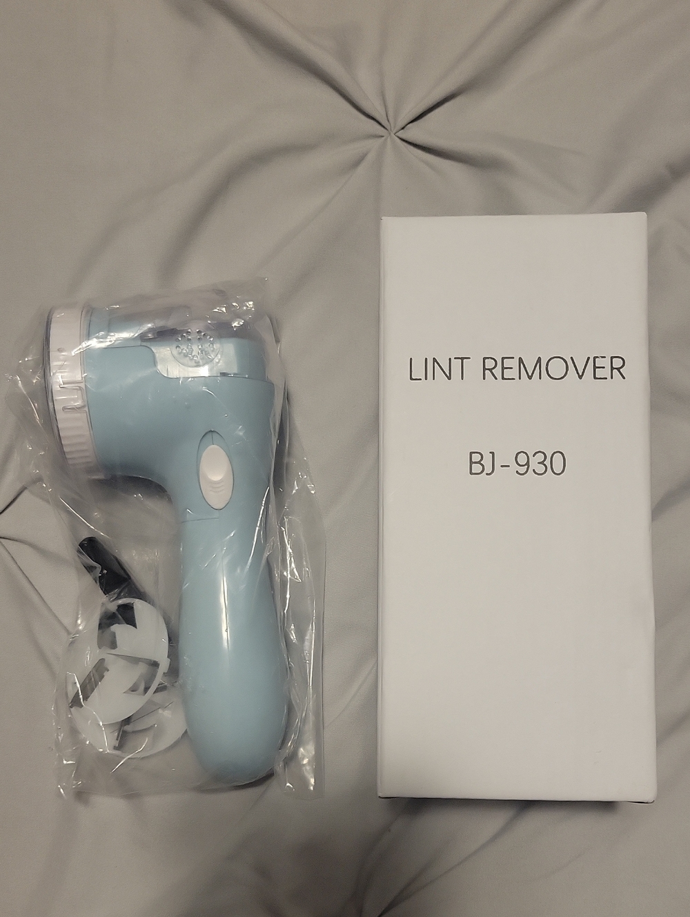 Light Blue Lint Remover BJ-930 - Portable Fabric Defuzzer
